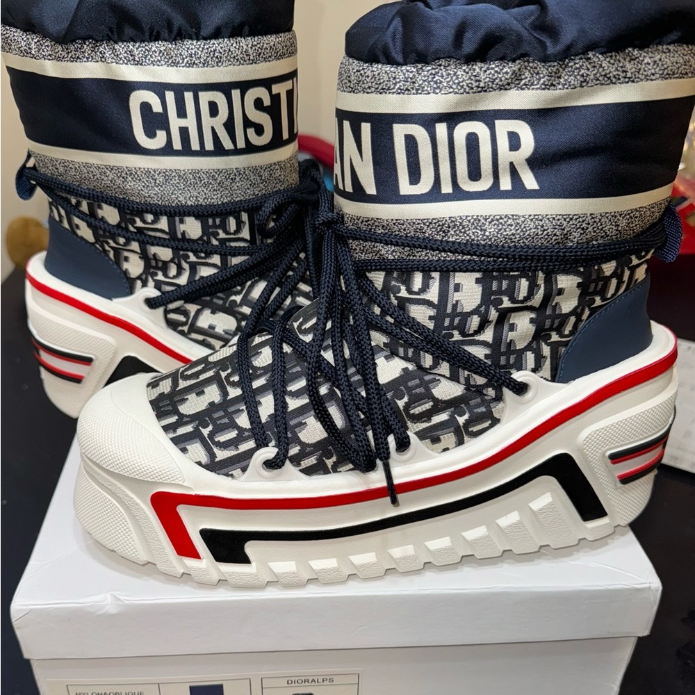 Christian Dior Brand New size 42(US 9)woman.comes with Gift bag,Dust Bag